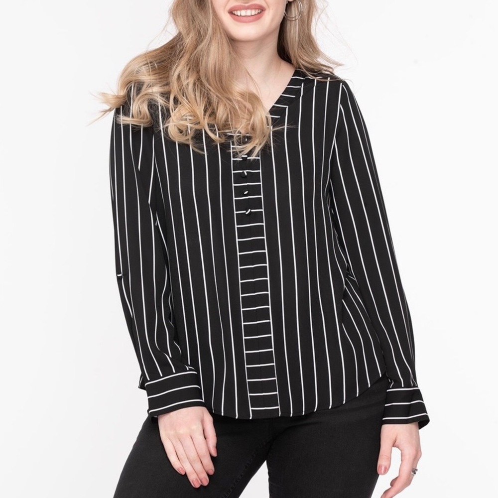 2/$15 Ricki’s Striped Popover Blouse Black White Size 6 NWT